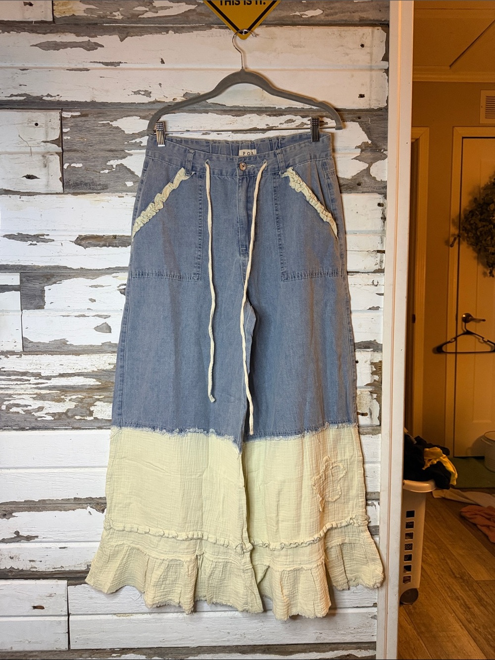 POL Two-Tone Wide Leg Jeans in Blue and Cream (21